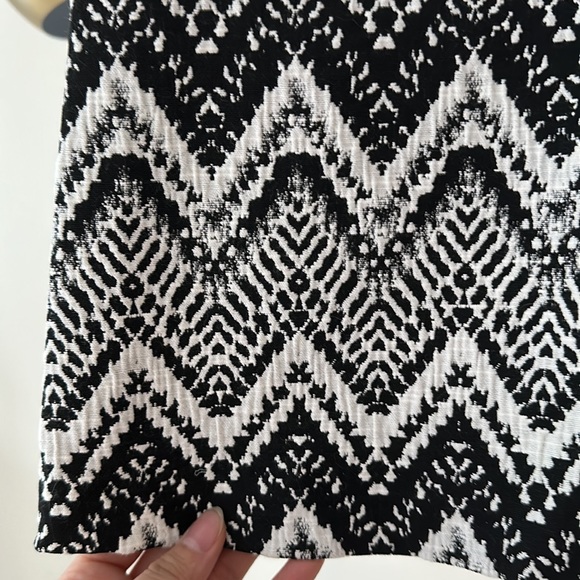 Kookai geo patterns mini skirts - Picture 2 of 4